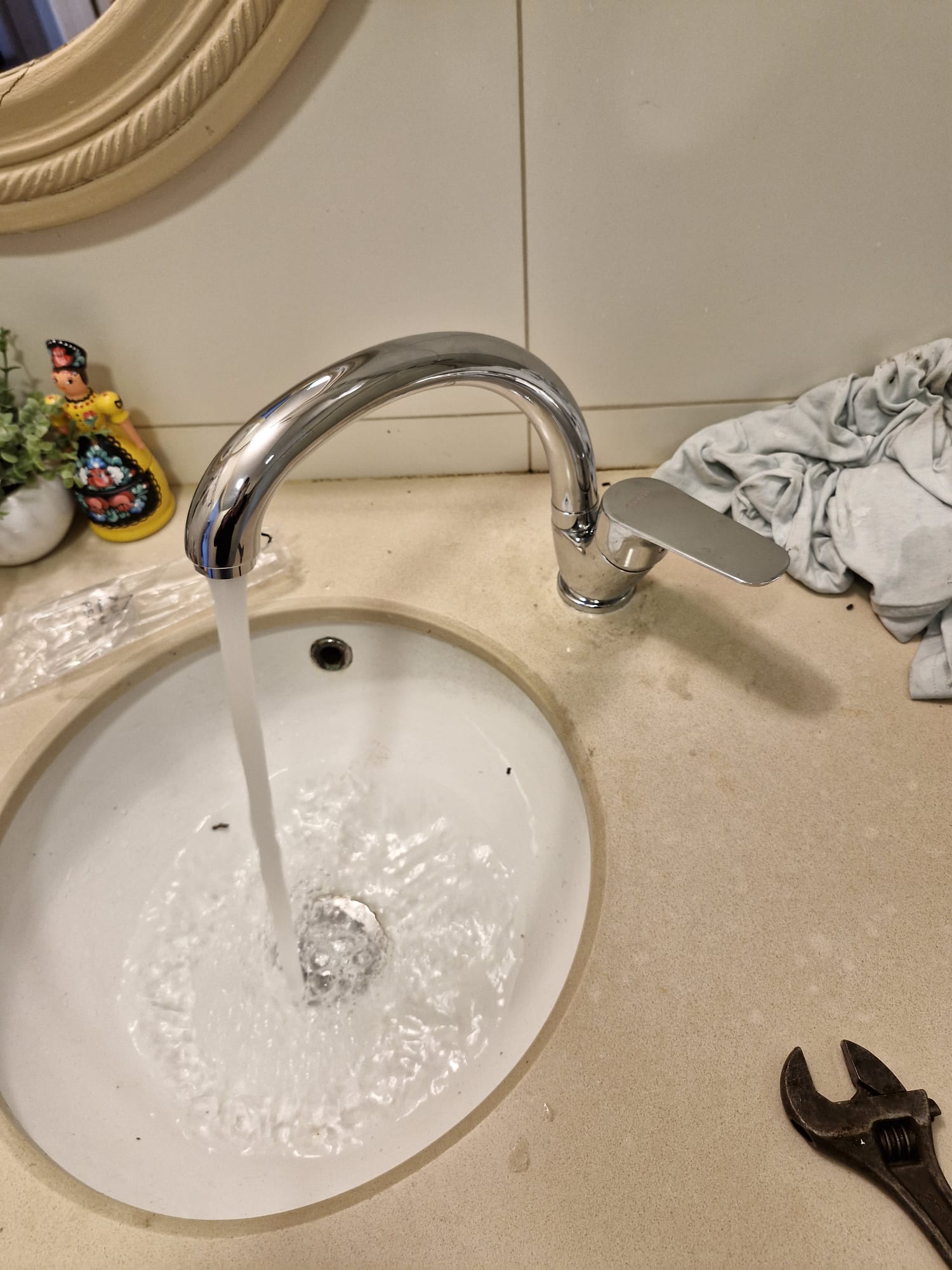 פתיחת סתימה בכיור אמבטיה
